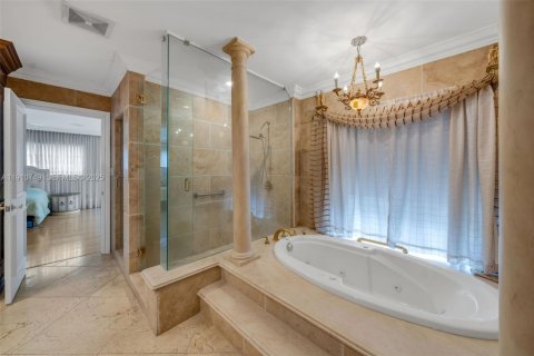 Villa ou maison à vendre à Miami, Floride: 4 chambres, 390.75 m2 № 1977129 - photo 19