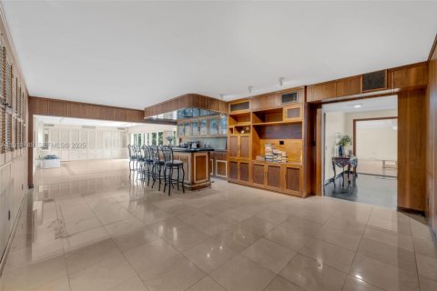 Villa ou maison à vendre à Miami, Floride: 4 chambres, 390.75 m2 № 1977129 - photo 14