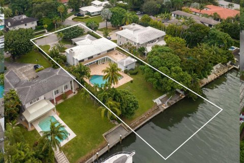 Villa ou maison à vendre à Miami, Floride: 4 chambres, 390.75 m2 № 1977129 - photo 30