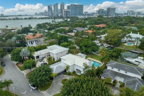 Villa ou maison à vendre à Miami, Floride: 4 chambres, 390.75 m2 № 1977129 - photo 24