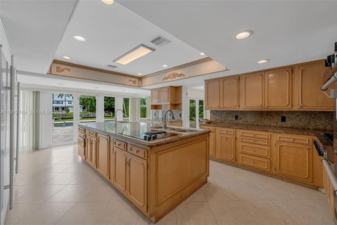 Villa ou maison à vendre à Miami, Floride: 4 chambres, 390.75 m2 № 1977129 - photo 13
