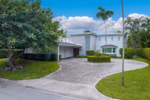 Villa ou maison à vendre à Miami, Floride: 4 chambres, 390.75 m2 № 1977129 - photo 12