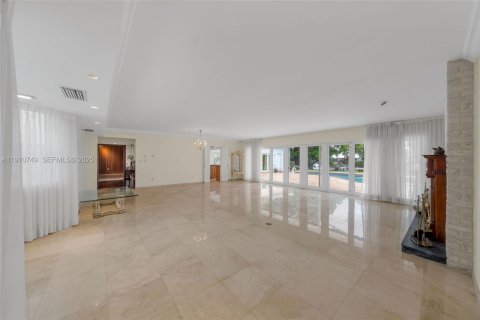 Villa ou maison à vendre à Miami, Floride: 4 chambres, 390.75 m2 № 1977129 - photo 15