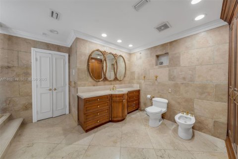 Villa ou maison à vendre à Miami, Floride: 4 chambres, 390.75 m2 № 1977129 - photo 18