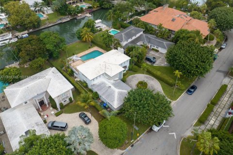 Villa ou maison à vendre à Miami, Floride: 4 chambres, 390.75 m2 № 1977129 - photo 25