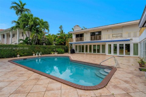Villa ou maison à vendre à Miami, Floride: 4 chambres, 390.75 m2 № 1977129 - photo 9