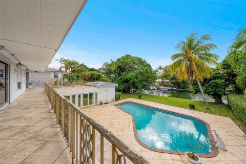 Villa ou maison à vendre à Miami, Floride: 4 chambres, 390.75 m2 № 1977129 - photo 10