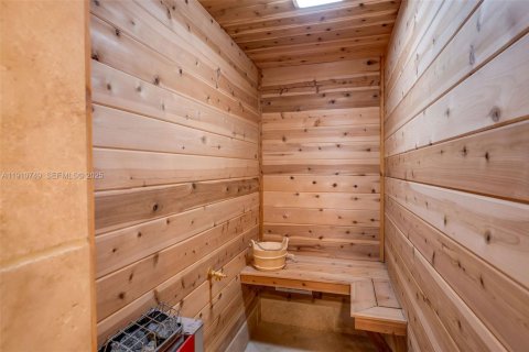 Villa ou maison à vendre à Miami, Floride: 4 chambres, 390.75 m2 № 1977129 - photo 16