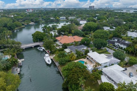 Villa ou maison à vendre à Miami, Floride: 4 chambres, 390.75 m2 № 1977129 - photo 28