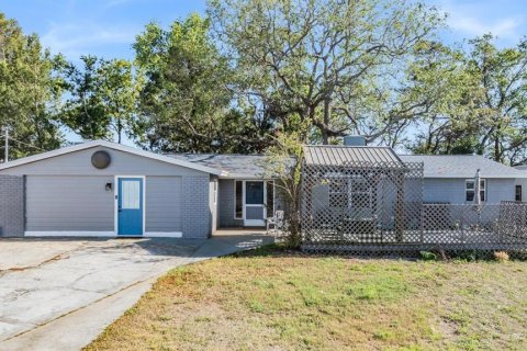 House in Hudson, Florida 4 bedrooms, 185.99 sq.m. № 1642476 - photo 2