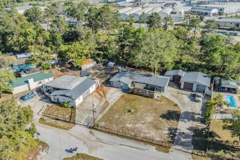 House in Hudson, Florida 4 bedrooms, 185.99 sq.m. № 1642476 - photo 5