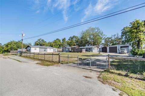 House in Hudson, Florida 4 bedrooms, 185.99 sq.m. № 1642476 - photo 1