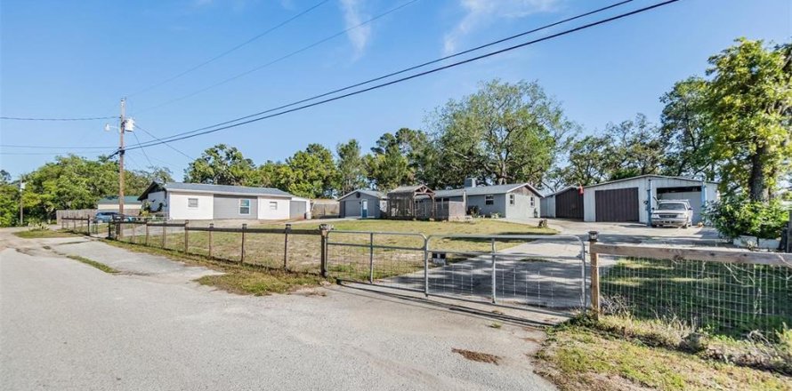 House in Hudson, Florida 4 bedrooms, 185.99 sq.m. № 1642476