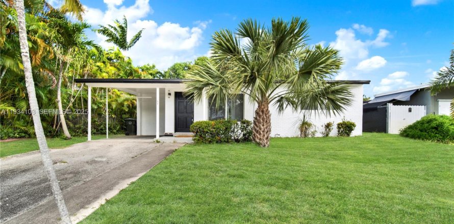 House in Oakland Park, Florida 3 bedrooms, 152.92 sq.m. № 2037908