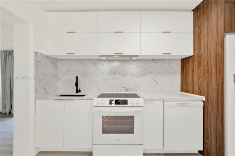 House in Oakland Park, Florida 3 bedrooms, 152.92 sq.m. № 2037908 - photo 20