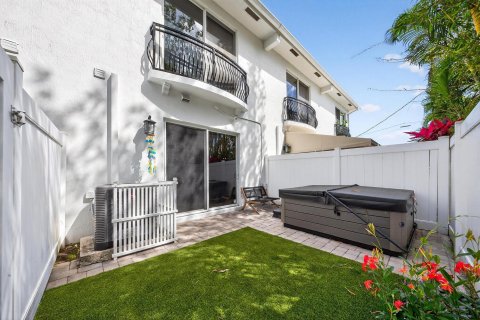 Townhouse in Lighthouse Point, Florida 3 bedrooms, 168.52 sq.m. № 2190201 - photo 23