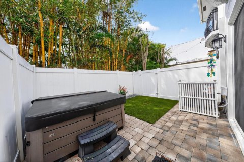 Townhouse in Lighthouse Point, Florida 3 bedrooms, 168.52 sq.m. № 2190201 - photo 25