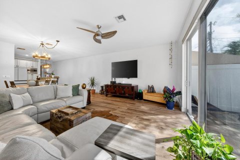Townhouse in Lighthouse Point, Florida 3 bedrooms, 168.52 sq.m. № 2190201 - photo 5