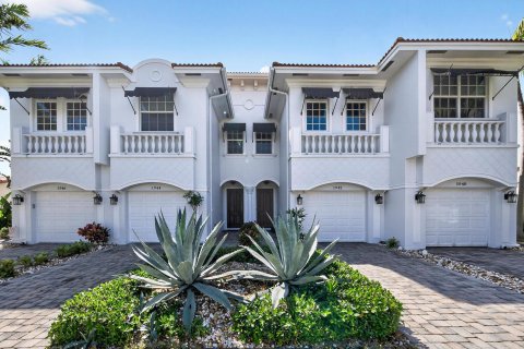 Townhouse in Lighthouse Point, Florida 3 bedrooms, 168.52 sq.m. № 2190201