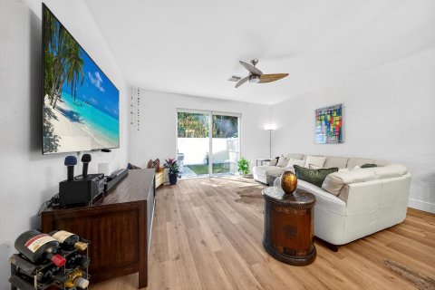 Townhouse in Lighthouse Point, Florida 3 bedrooms, 168.52 sq.m. № 2190201 - photo 9