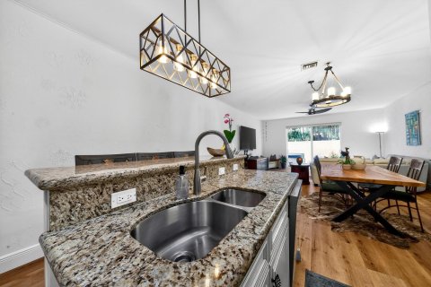 Townhouse in Lighthouse Point, Florida 3 bedrooms, 168.52 sq.m. № 2190201 - photo 13