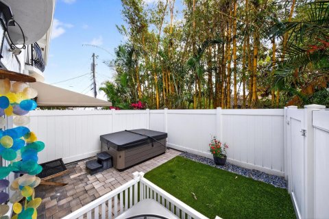 Townhouse in Lighthouse Point, Florida 3 bedrooms, 168.52 sq.m. № 2190201 - photo 24