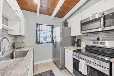 Condo in Sarasota, Florida, 1 bedroom  № 1775428 - photo 8