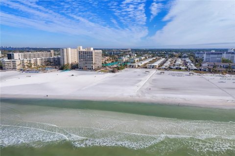 Condo in Sarasota, Florida, 1 bedroom  № 1775428 - photo 24