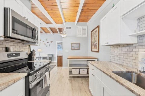 Condo in Sarasota, Florida, 1 bedroom  № 1775428 - photo 9