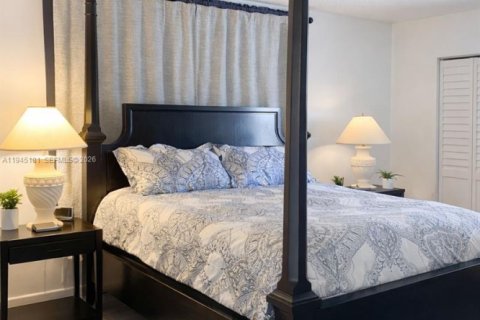 Condo in Pembroke Pines, Florida, 2 bedrooms  № 2001536 - photo 6