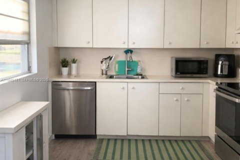 Condo in Pembroke Pines, Florida, 2 bedrooms  № 2001536