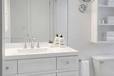 Condo in Pembroke Pines, Florida, 2 bedrooms  № 2001536 - photo 25