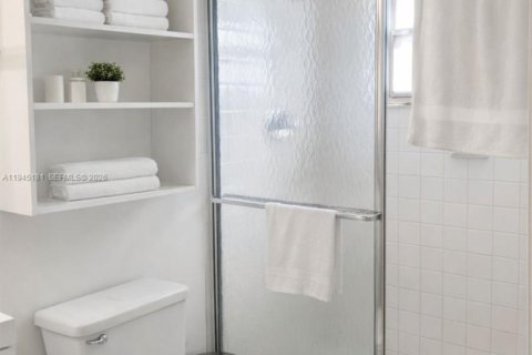 Condo in Pembroke Pines, Florida, 2 bedrooms  № 2001536 - photo 22