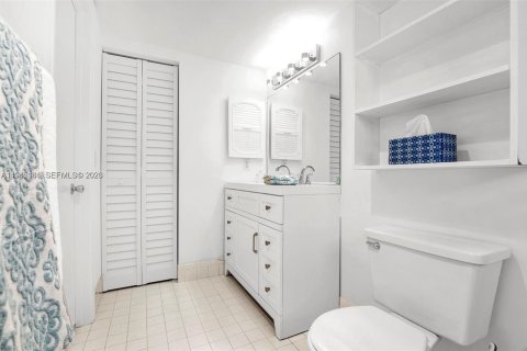 Condo in Pembroke Pines, Florida, 2 bedrooms  № 2001536 - photo 27