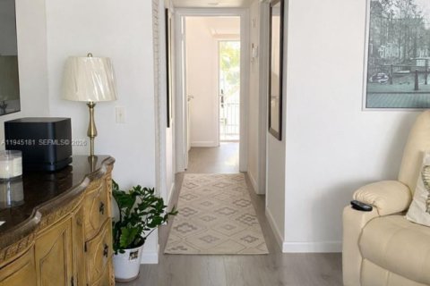 Condo in Pembroke Pines, Florida, 2 bedrooms  № 2001536 - photo 19