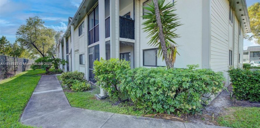 Condominio en Miami, Florida, 2 dormitorios № 1753046