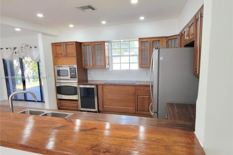 Casa en venta en Sunny Isles Beach, Florida, 3 dormitorios, 121.24 m2 № 1730359 - foto 4