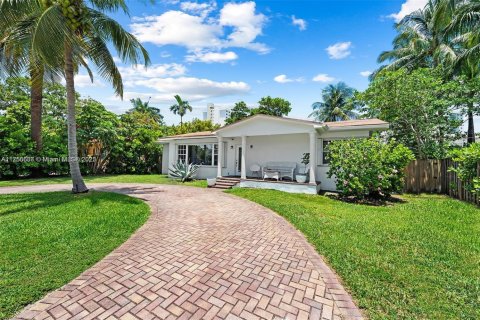 Casa en venta en Sunny Isles Beach, Florida, 3 dormitorios, 121.24 m2 № 1730359 - foto 1