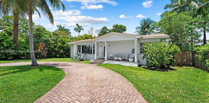 Casa en Sunny Isles Beach, Florida 3 dormitorios, 121.24 m2 № 1730359