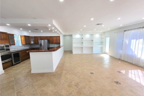 Casa en venta en Sunny Isles Beach, Florida, 3 dormitorios, 121.24 m2 № 1730359 - foto 6