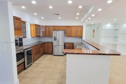 Casa en venta en Sunny Isles Beach, Florida, 3 dormitorios, 121.24 m2 № 1730359 - foto 5