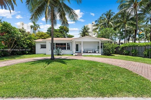 Casa en venta en Sunny Isles Beach, Florida, 3 dormitorios, 121.24 m2 № 1730359 - foto 10