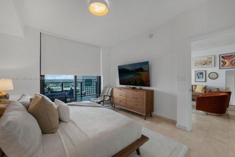Condo in Miami, Florida, 1 bedroom  № 2087575 - photo 12