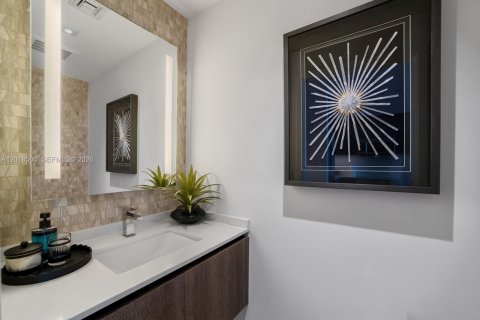 Condo in Miami, Florida, 1 bedroom  № 2087575 - photo 17