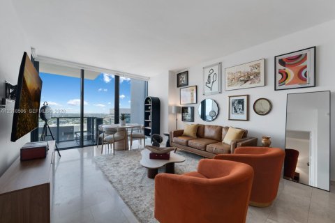 Condo in Miami, Florida, 1 bedroom  № 2087575 - photo 5
