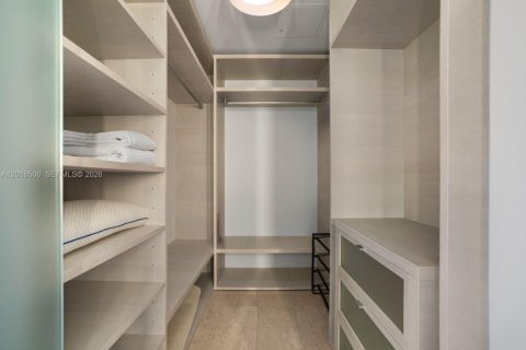 Condo in Miami, Florida, 1 bedroom  № 2087575 - photo 16