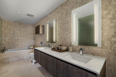 Condo in Miami, Florida, 1 bedroom  № 2087575 - photo 13