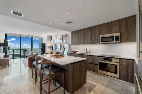 Condo in Miami, Florida, 1 bedroom № 2087575