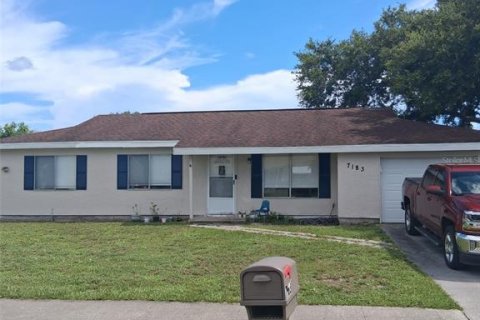 House in North Port, Florida 3 bedrooms, 122.63 sq.m. № 1873374 - photo 1