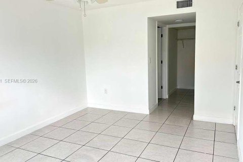 Condo in Miami Beach, Florida, 1 bedroom  № 2066818 - photo 10